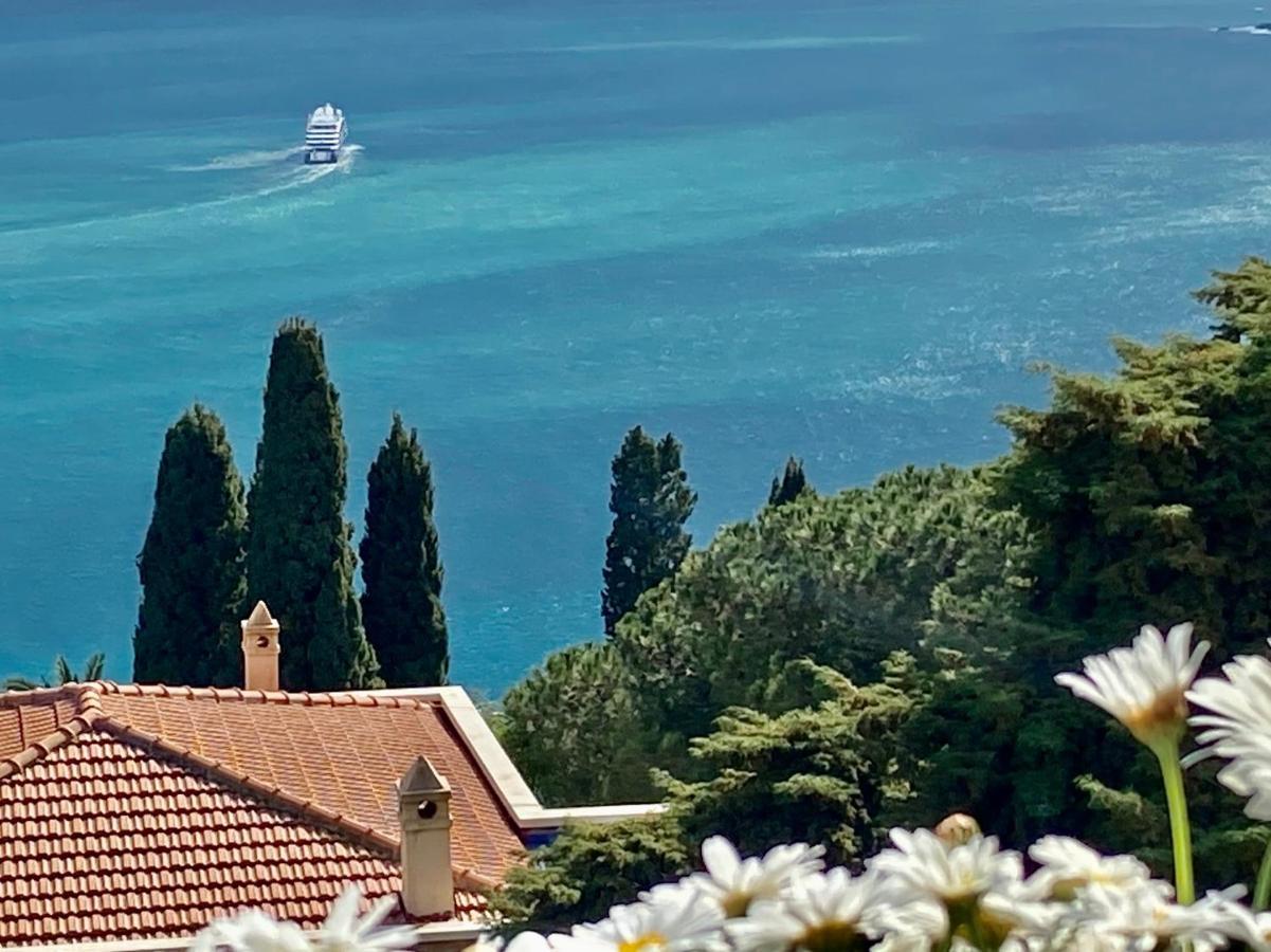 Chiaro Di Luna *